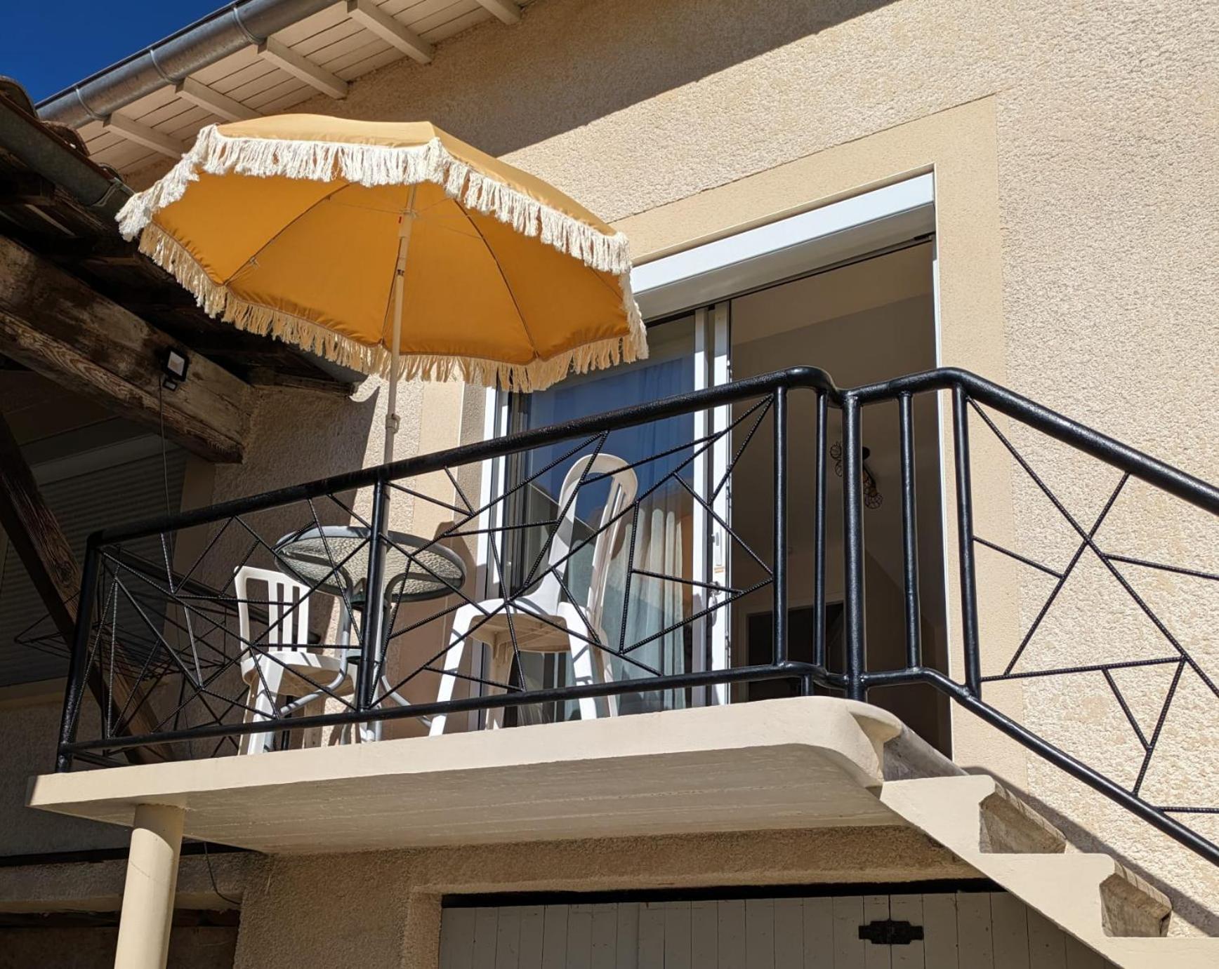 Comme A La Maison Clonas-sur-Vareze Exterior foto